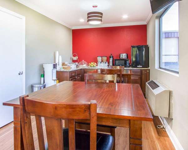 Amenities - Econo Lodge Lanett - I-85, Exit 79