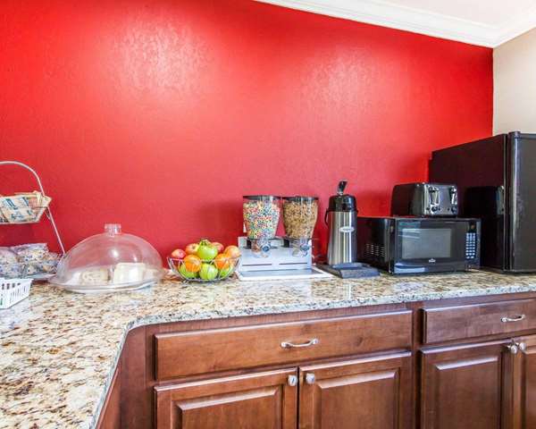 Amenities - Econo Lodge Lanett - I-85, Exit 79