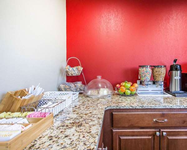 Amenities - Econo Lodge Lanett - I-85, Exit 79