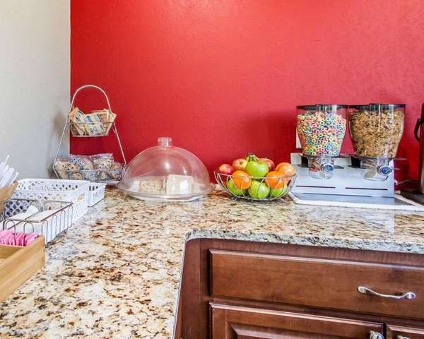 Amenities - Econo Lodge Lanett - I-85, Exit 79