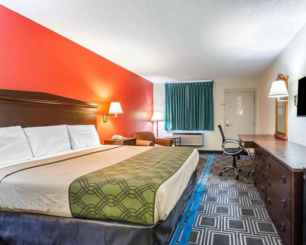  - Econo Lodge Lanett - I-85, Exit 79