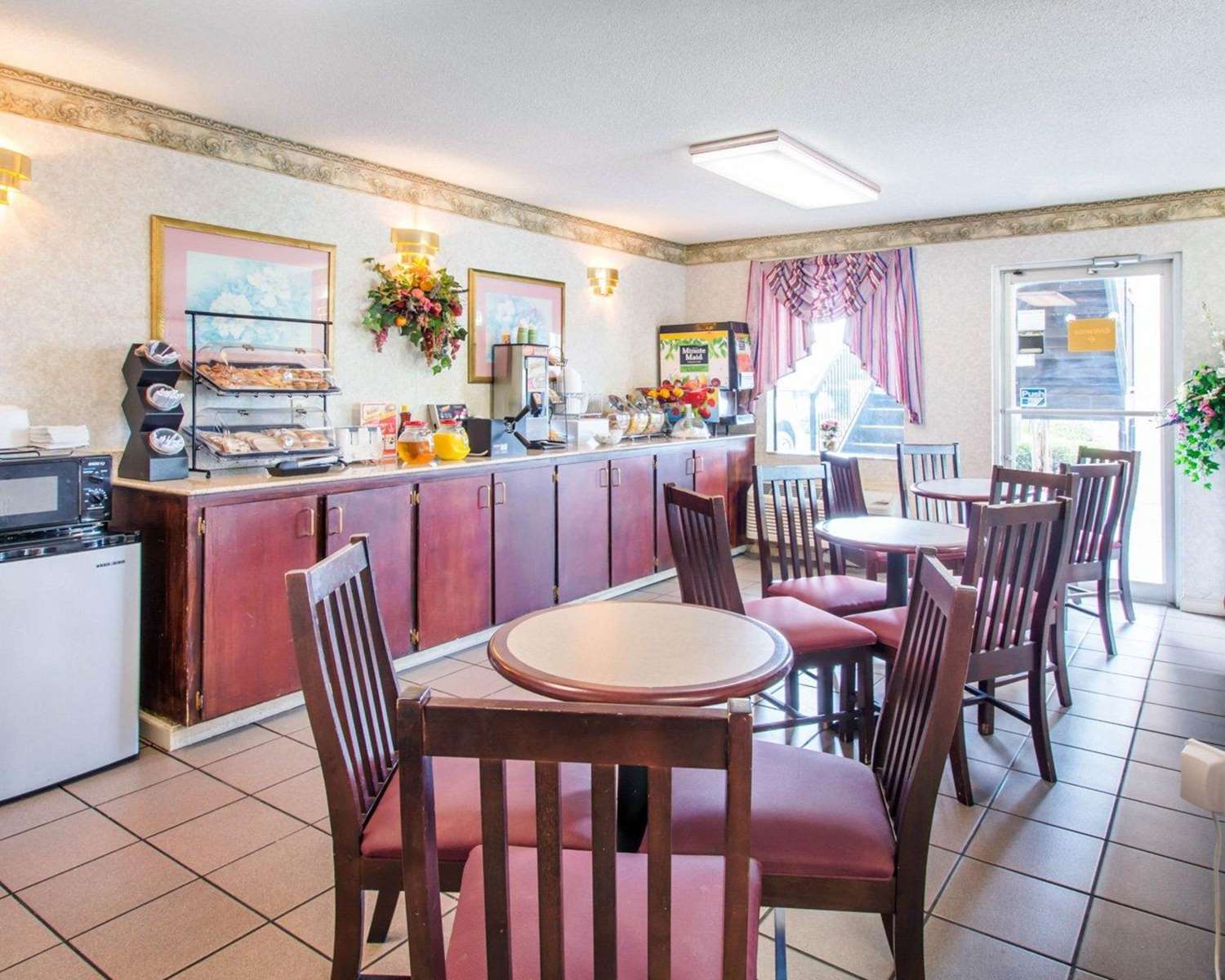 Econo Lodge Troy, AL See Discounts