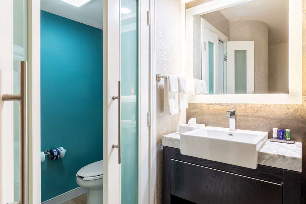 SLEEP INN ON THE BEACH-guestroom-Guest Room,Bathroom,On-Site.jpg