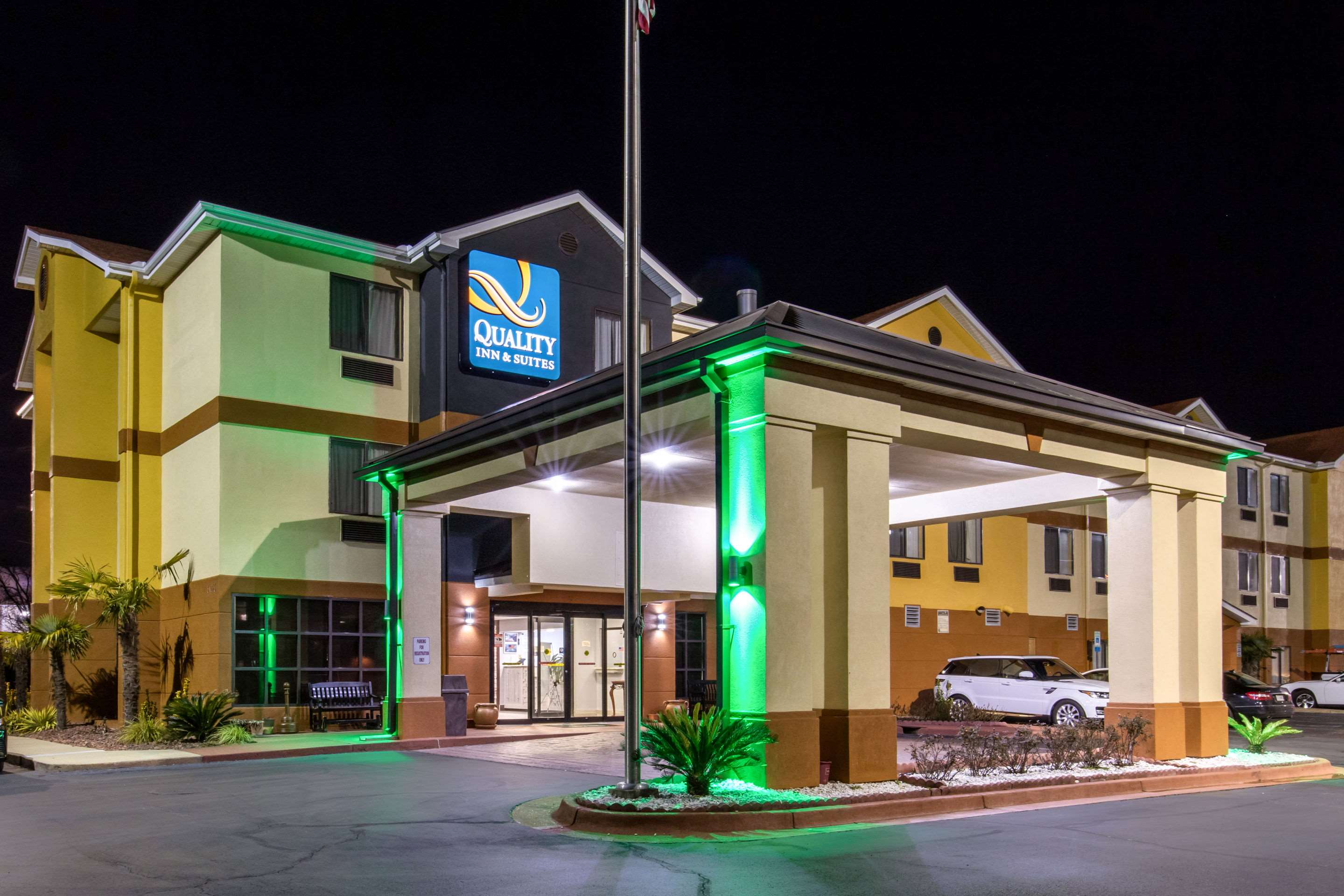 Hotel exterior | Quality Inn & Suites Montgomery East Carmichael Rd