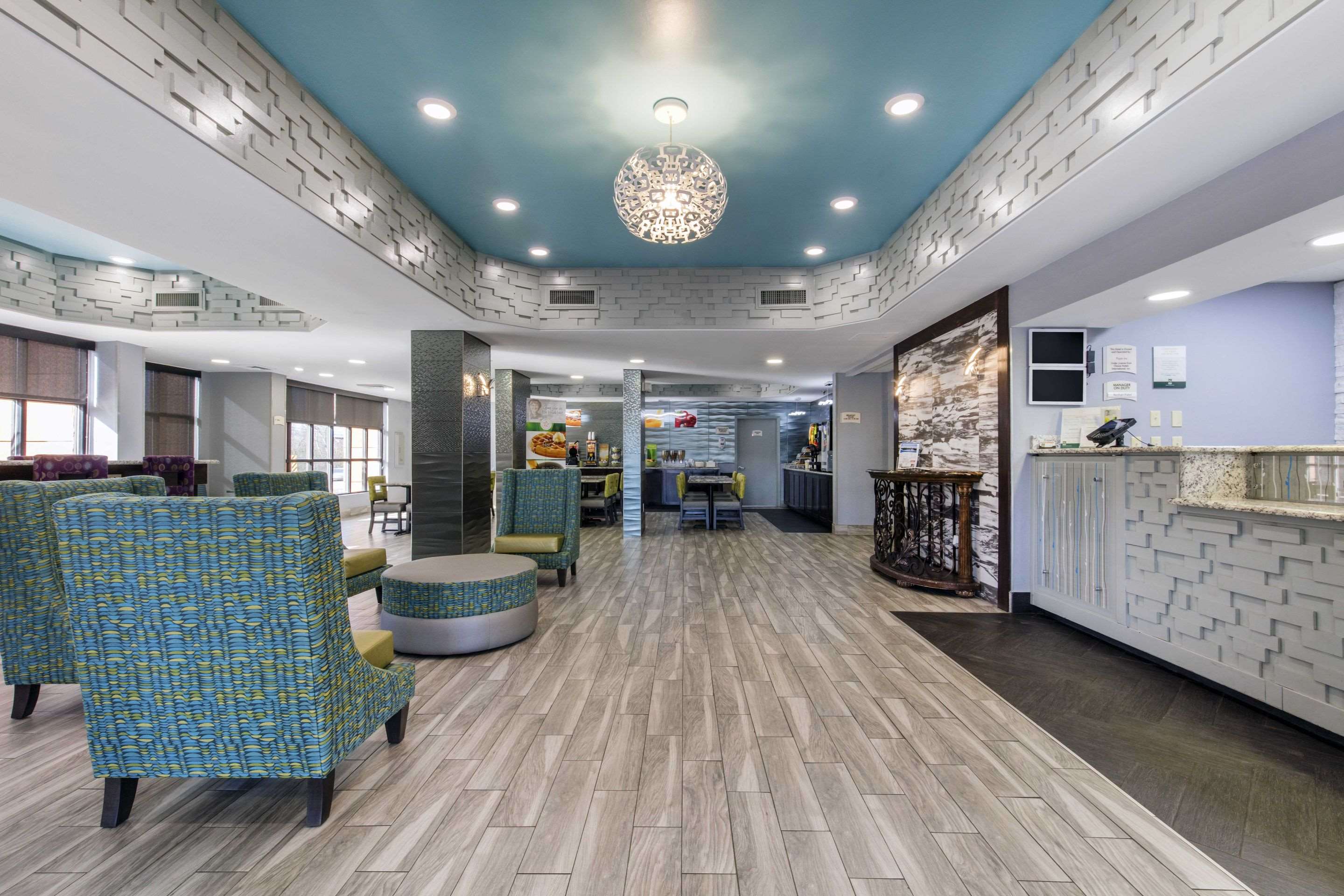 Hotel lobby | Quality Inn & Suites Montgomery East Carmichael Rd