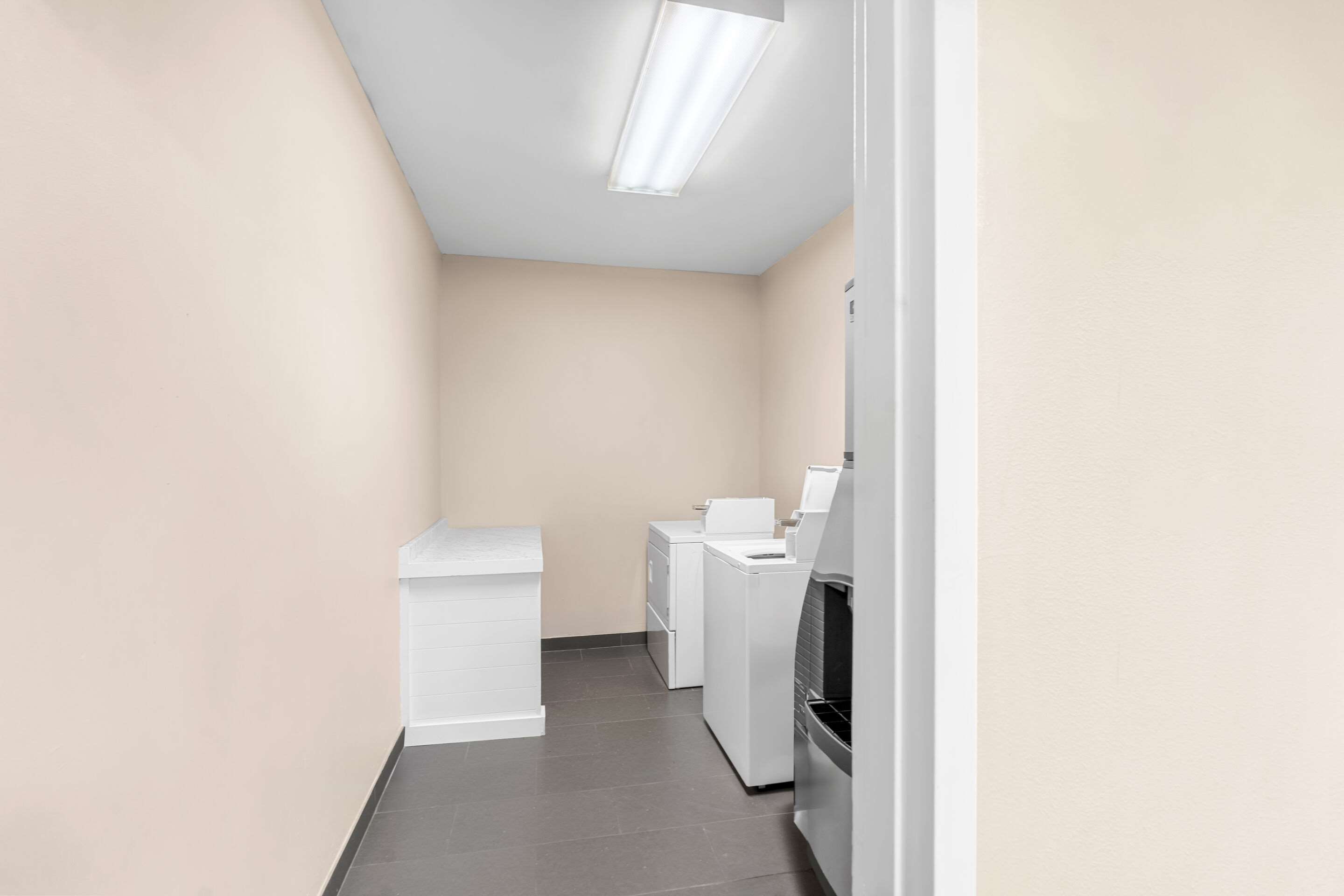 Guest laundry facilities | Comfort Suites Mobile East Bay