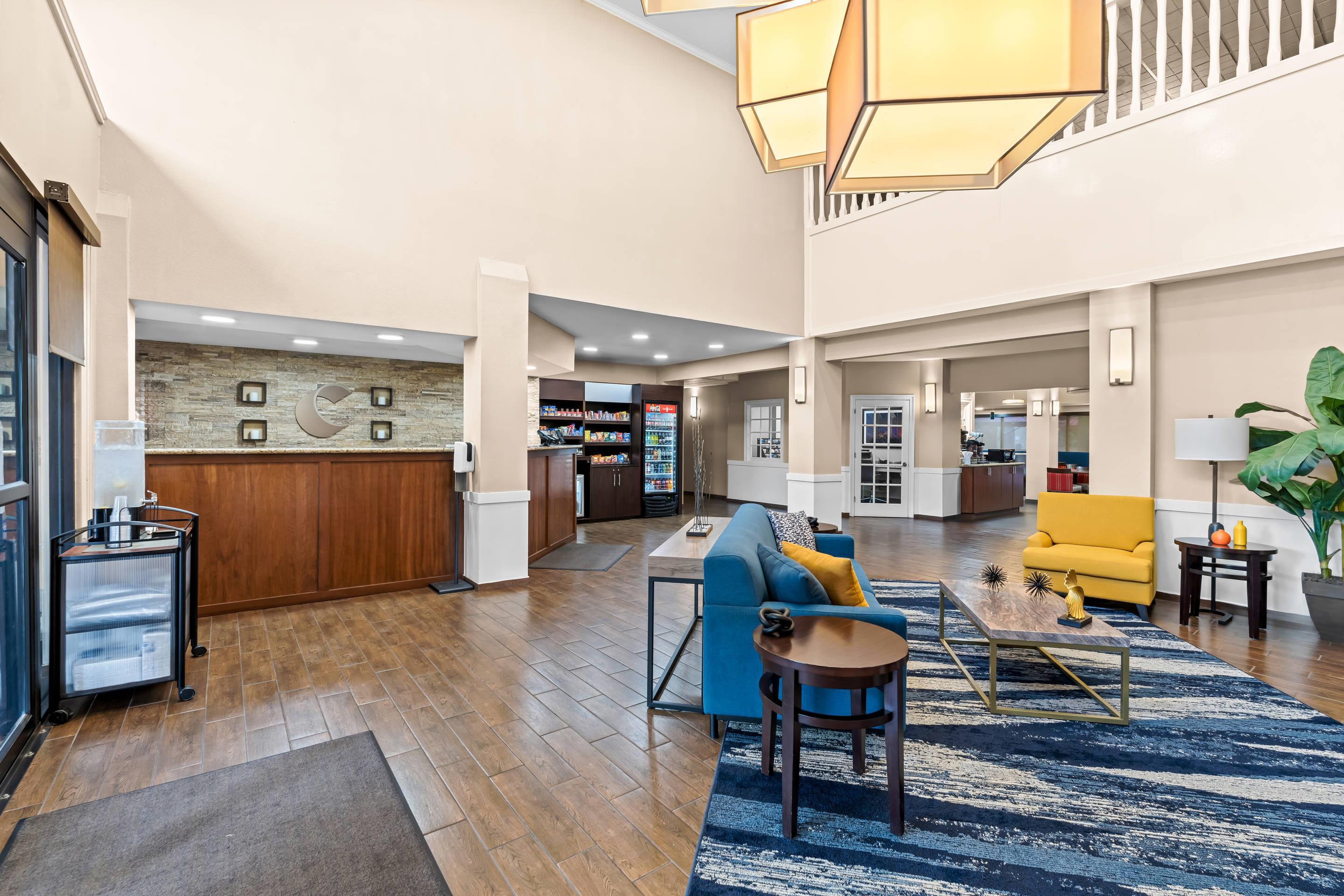 Hotel lobby | Comfort Suites Mobile East Bay