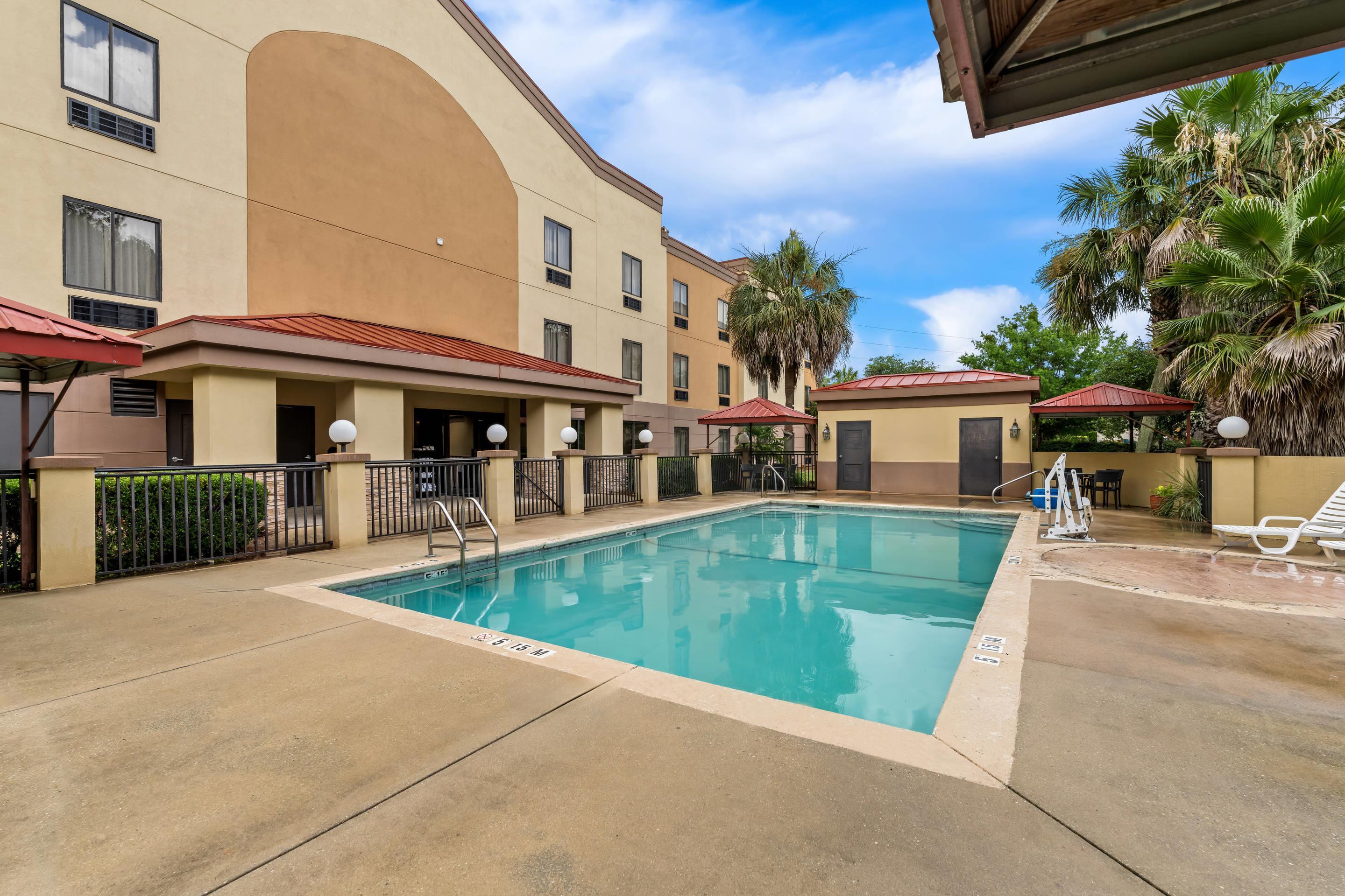 Outdoor pool | Comfort Suites Mobile East Bay