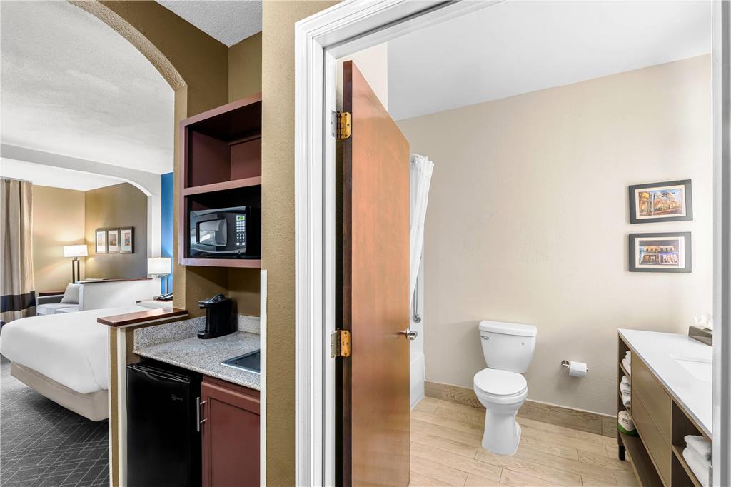 COMFORT SUITES DAPHNE - MOBILE EAST-guestroom-Guest Room,Bathroom,On-Site.jpg
