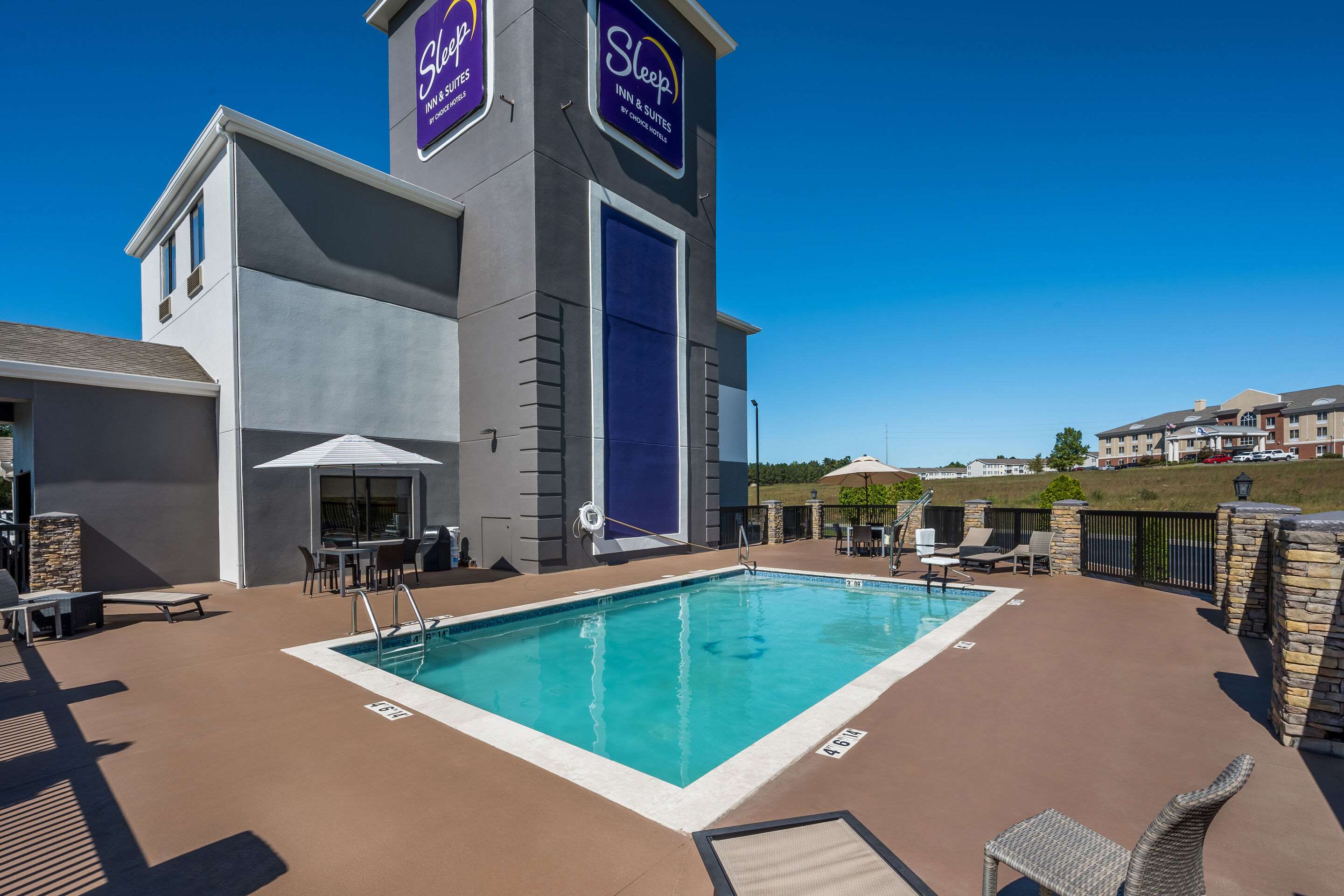 Outdoor pool | Sleep Inn & Suites Cullman I-65 exit 310