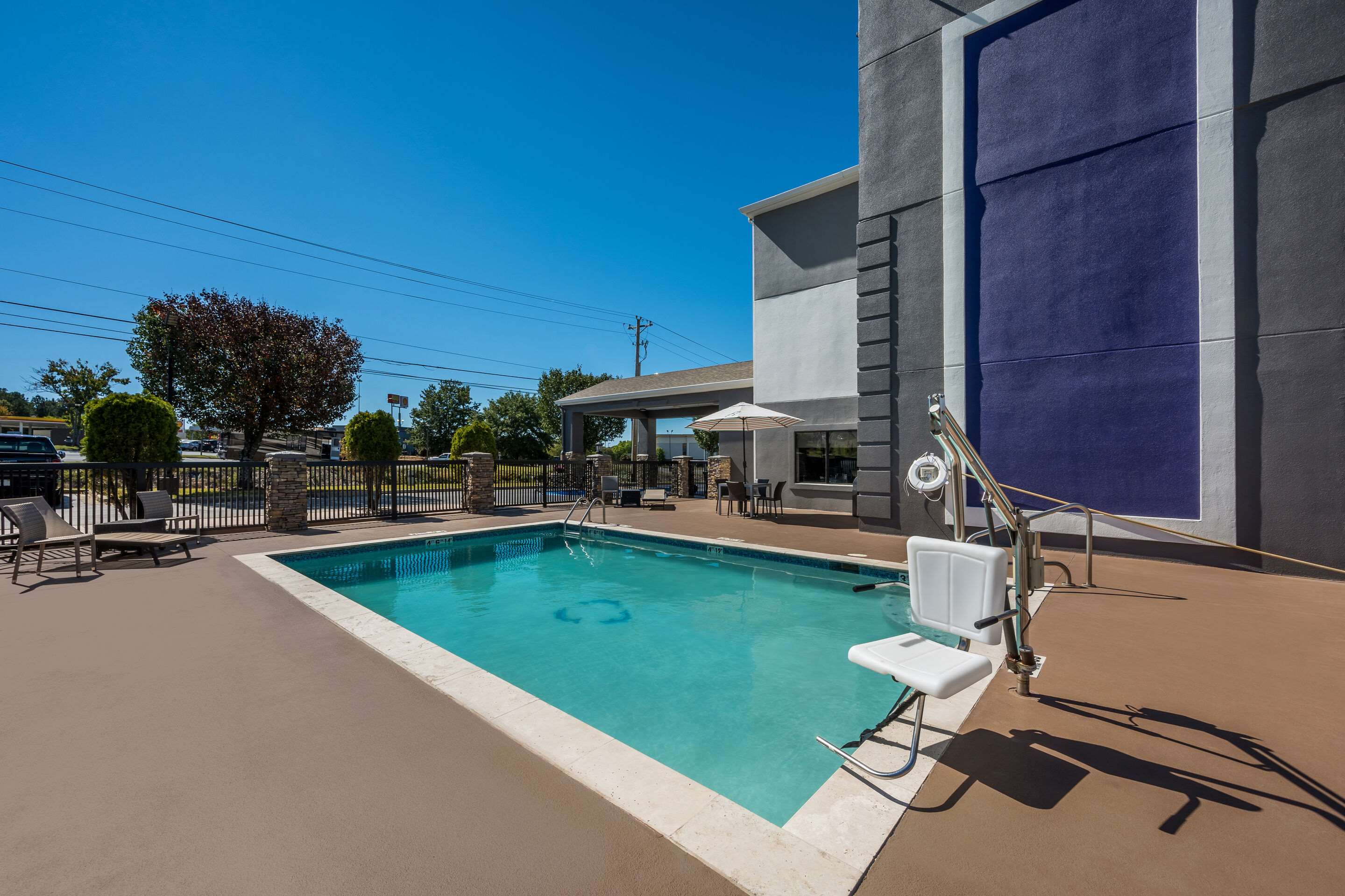 Outdoor pool | Sleep Inn & Suites Cullman I-65 exit 310