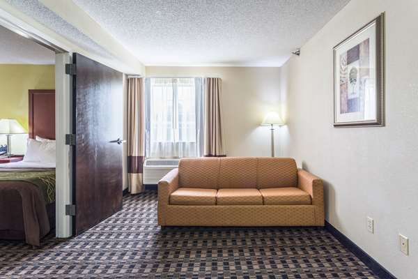 Suite - Comfort Inn Priceville - I-65, Exit 334