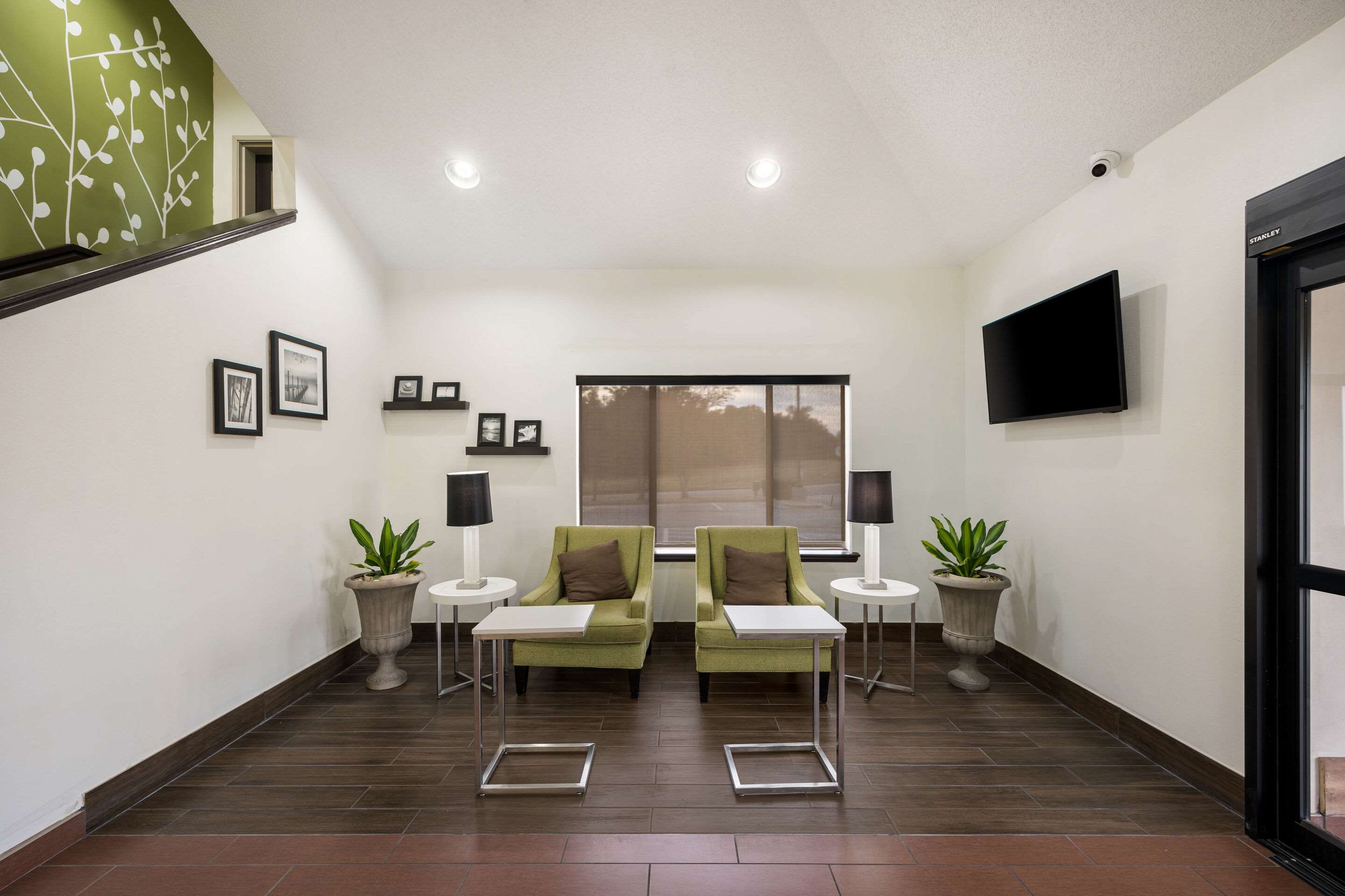 Lobby with sitting area