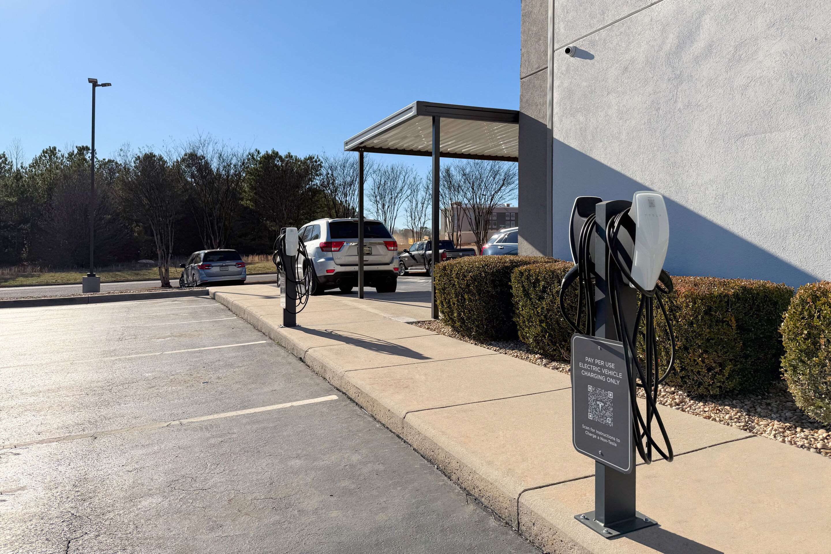Electric vehicle charging station