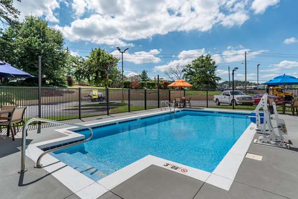 Pool - Comfort Inn Airport Irondale - I-20, Exits 132 & 132B