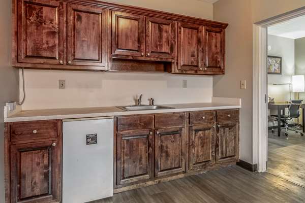 Suite - Econo Lodge Opelika - I-85, Exit 62