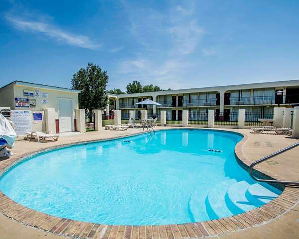 Pool - Econo Lodge Andalusia