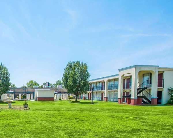 Pool - Econo Lodge Andalusia