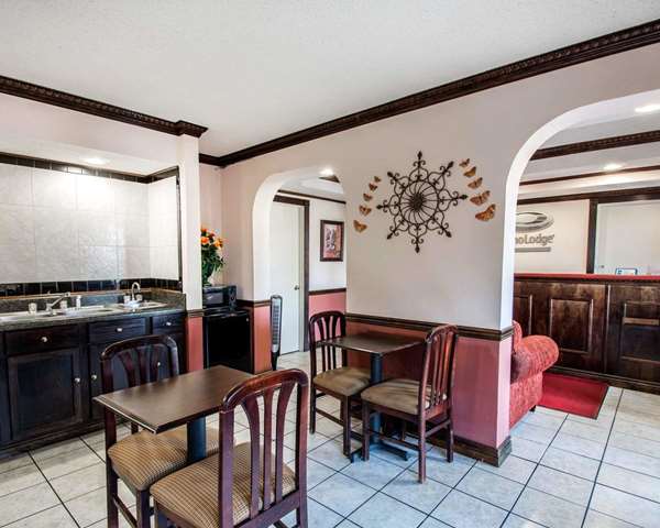 Amenities - Econo Lodge Andalusia