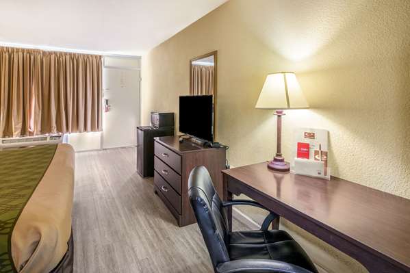  - Econo Lodge Andalusia