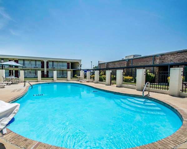 Pool - Econo Lodge Andalusia