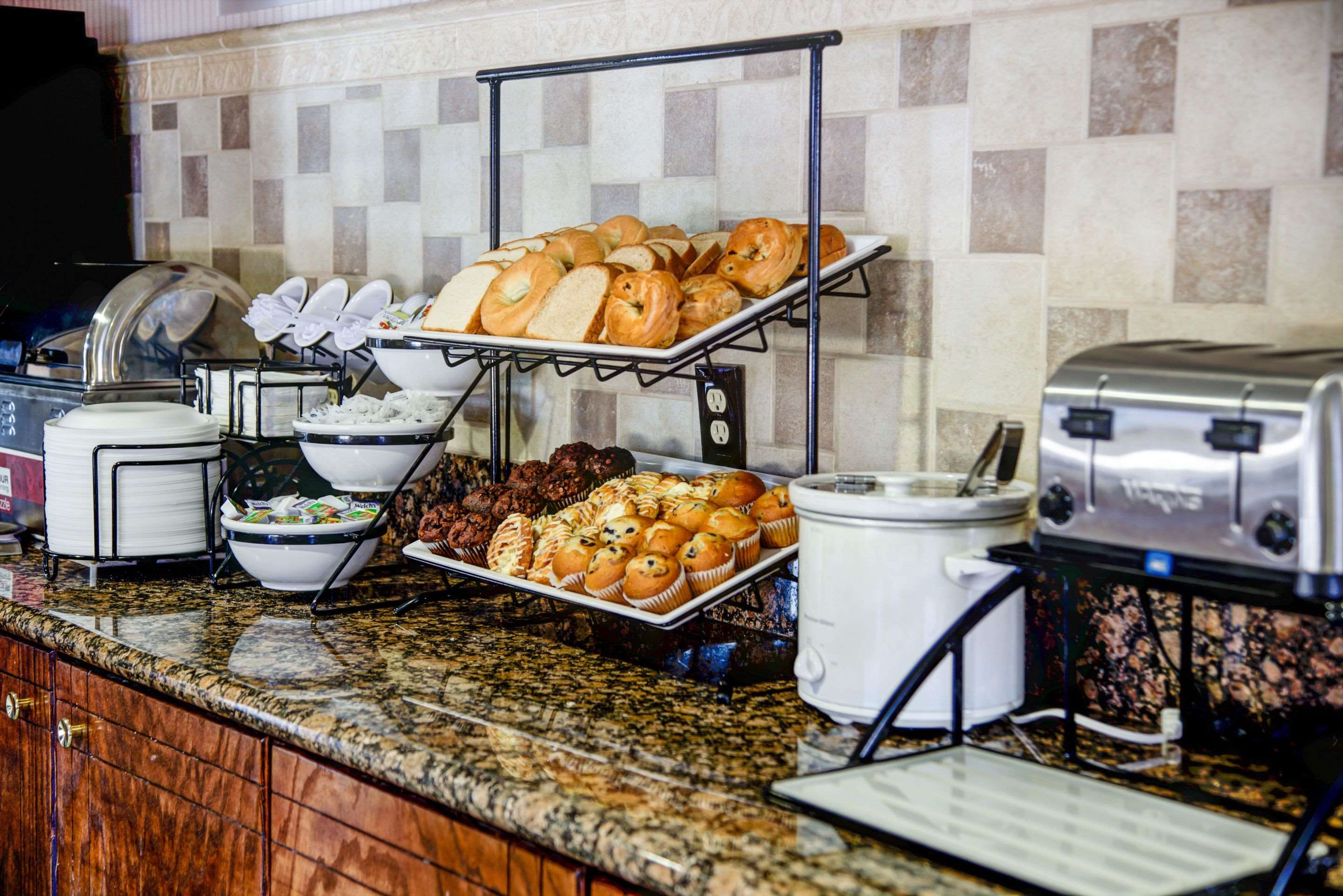Breakfast counter | Comfort Inn Bessemer Birmingham South