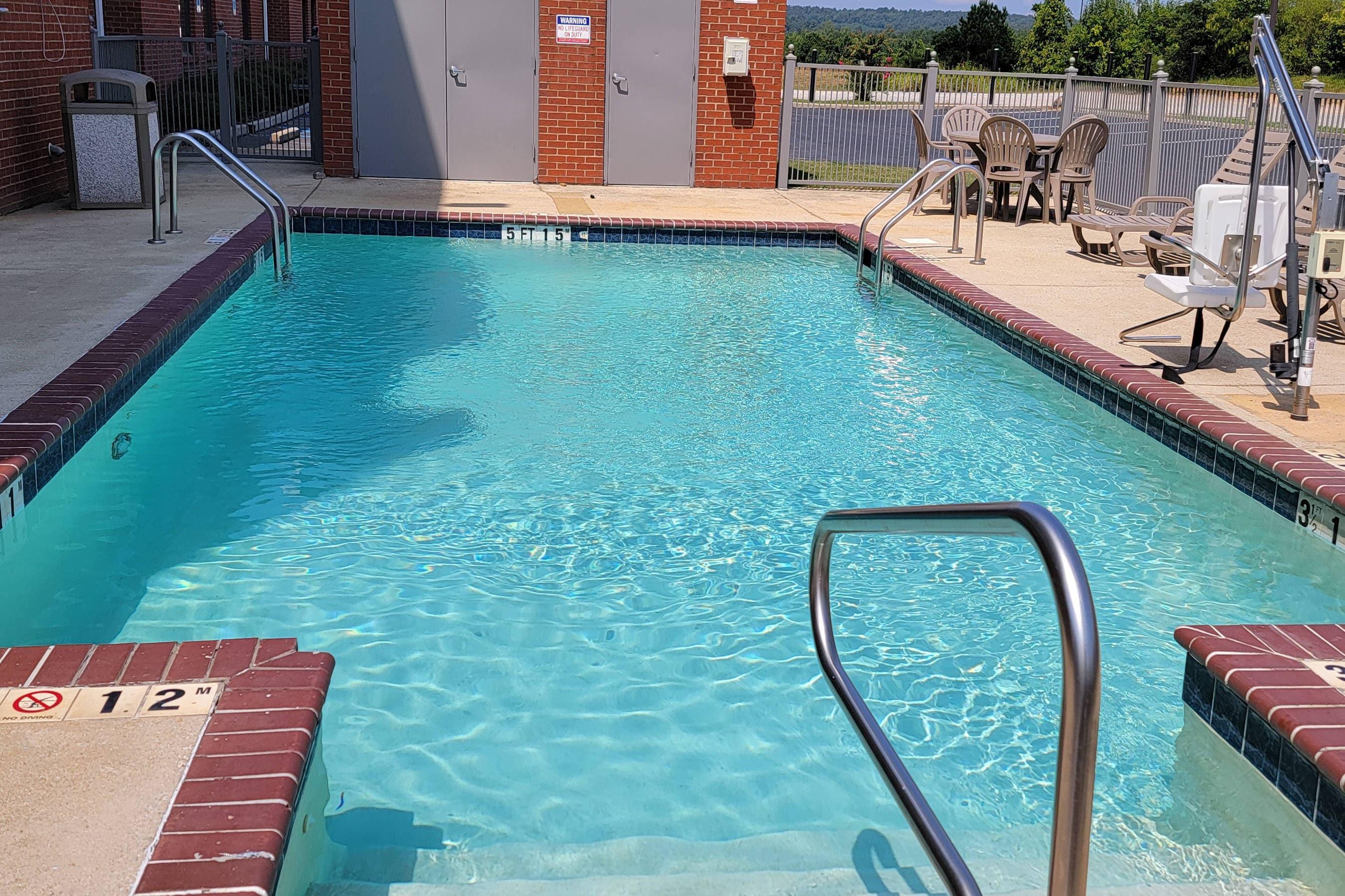 Outdoor pool | Comfort Inn Bessemer Birmingham South