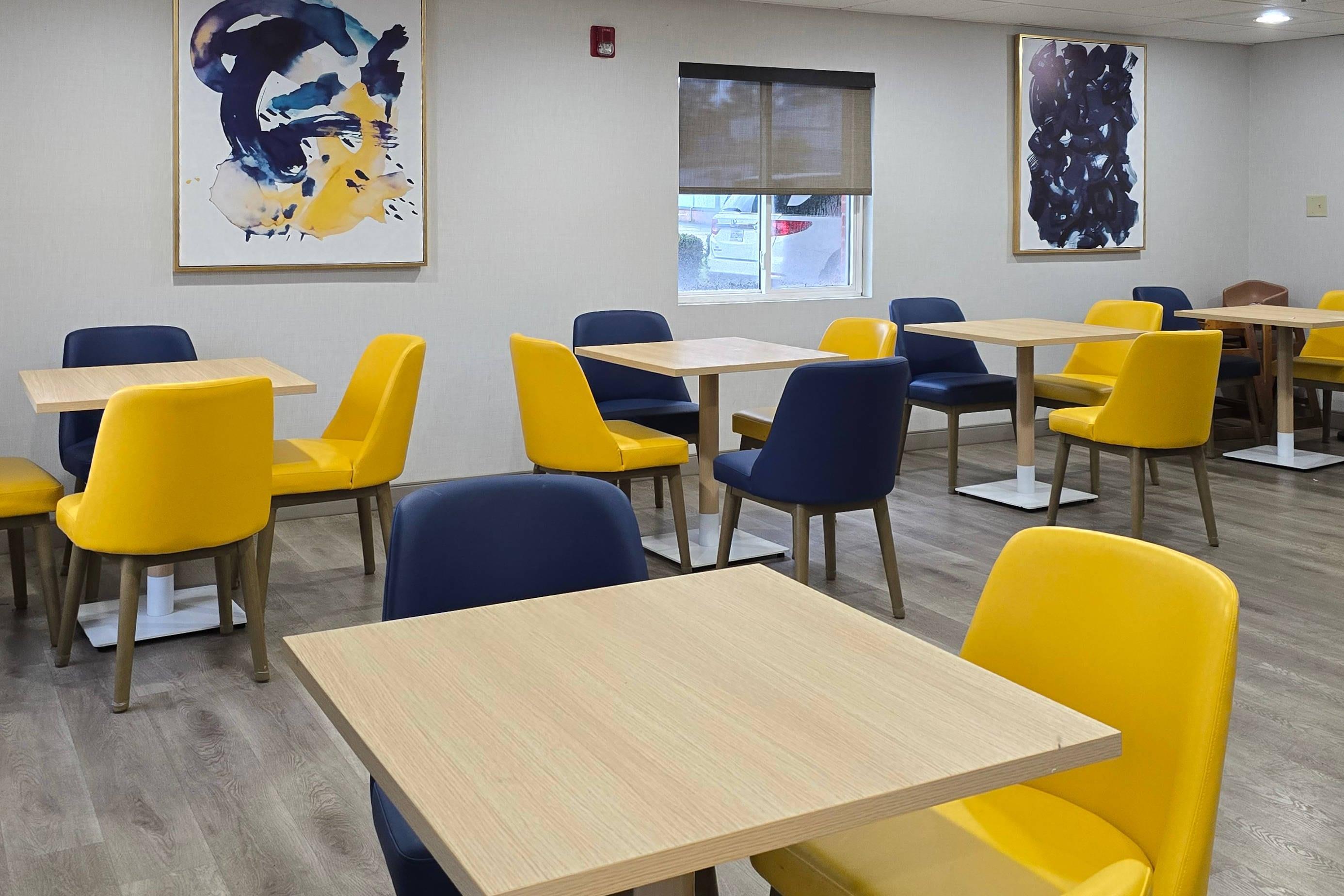 Breakfast area | Comfort Inn Bessemer Birmingham South