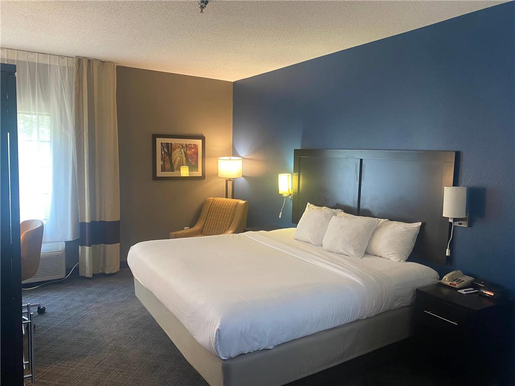 COMFORT INN AND SUITES TRUSSVILLE-guestroom-Guest Room,On-Site.jpg