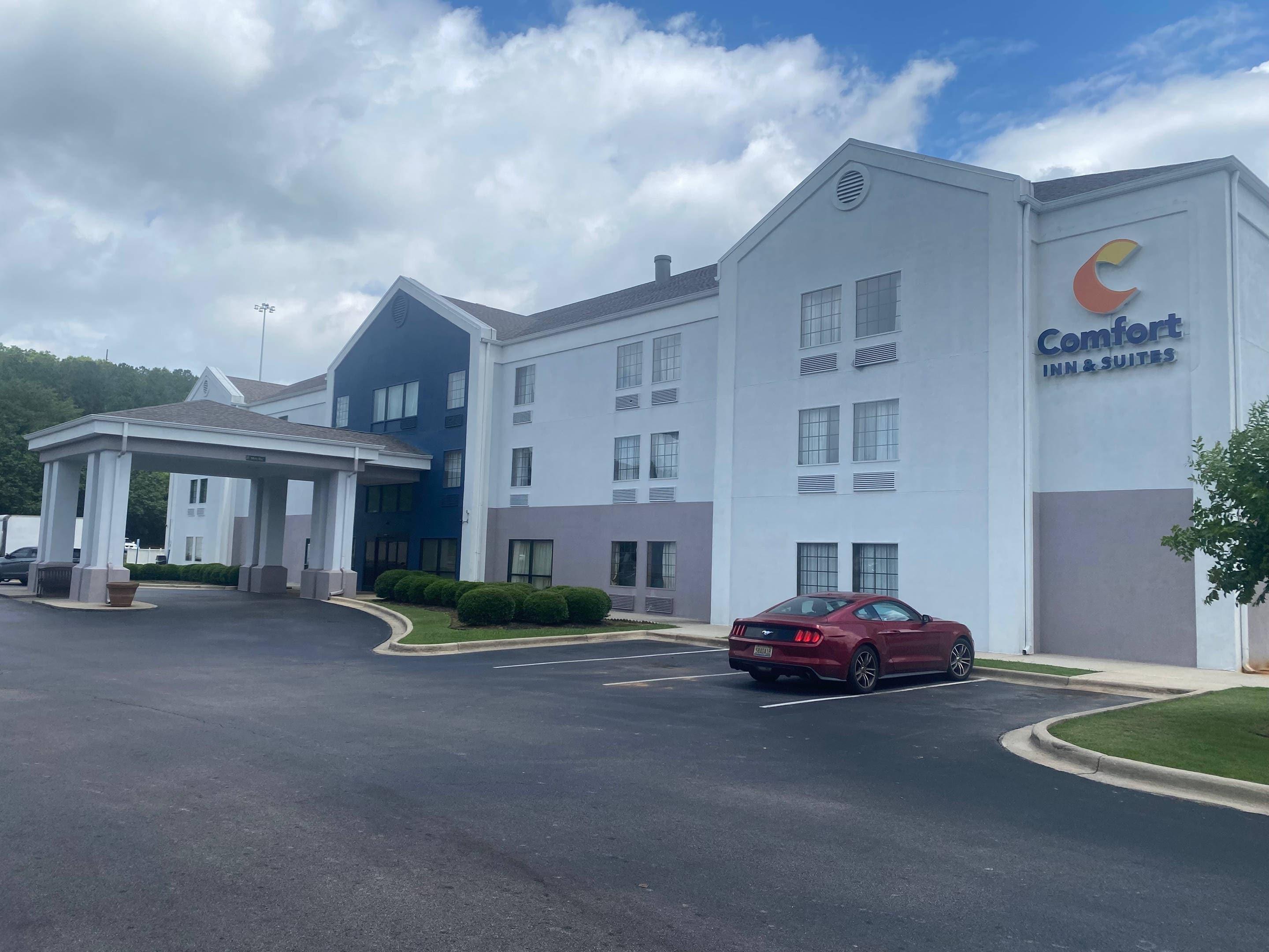Hotel Entrance | Comfort Inn & Suites Trussville I-59 exit 141