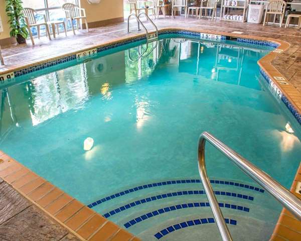 Pool - Comfort Suites Huntsville