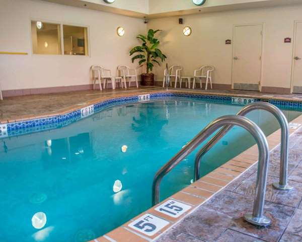 Pool - Comfort Suites Huntsville