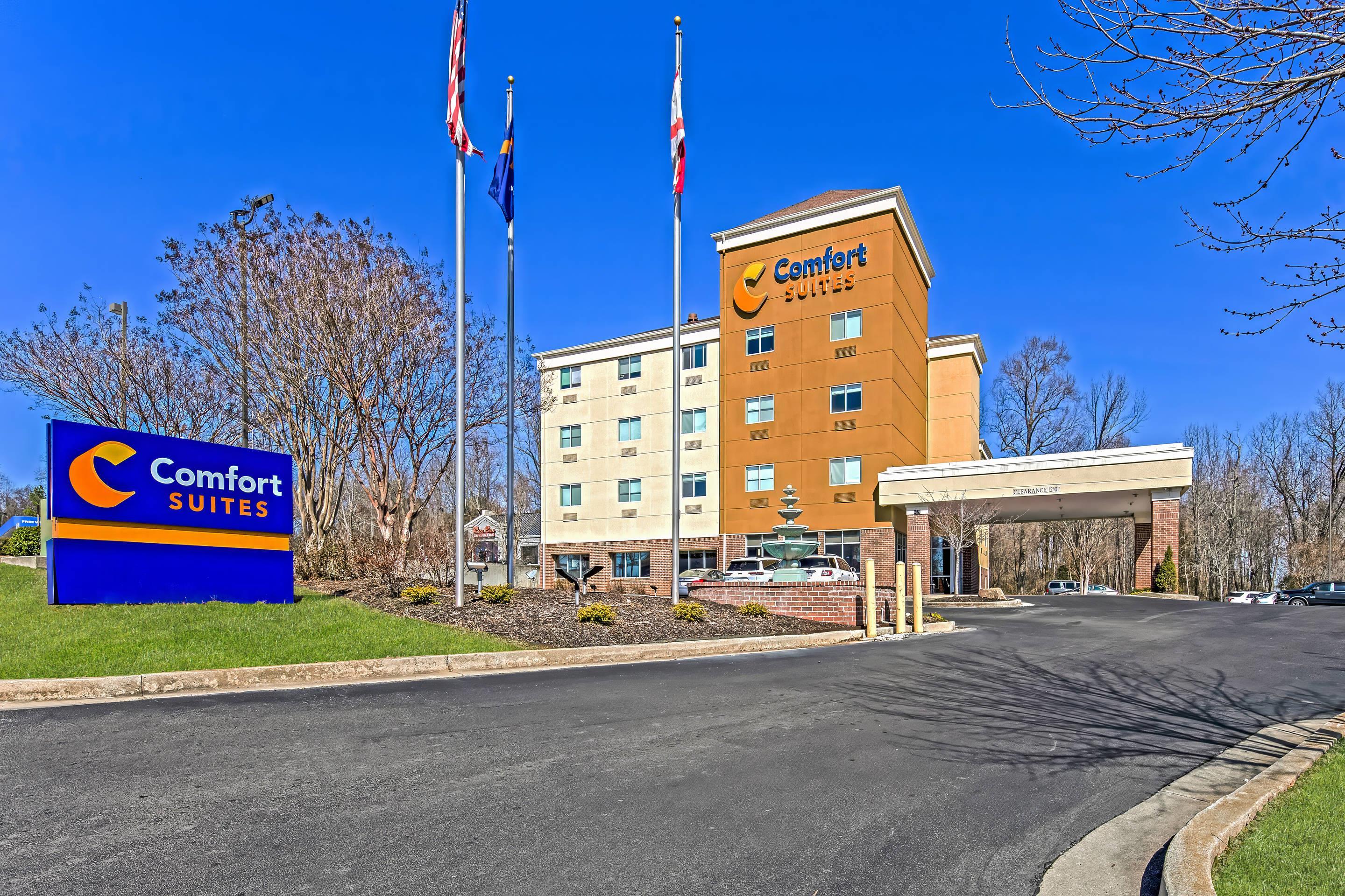 Hotel exterior | Comfort Suites Huntsville MidCity District at Research Park