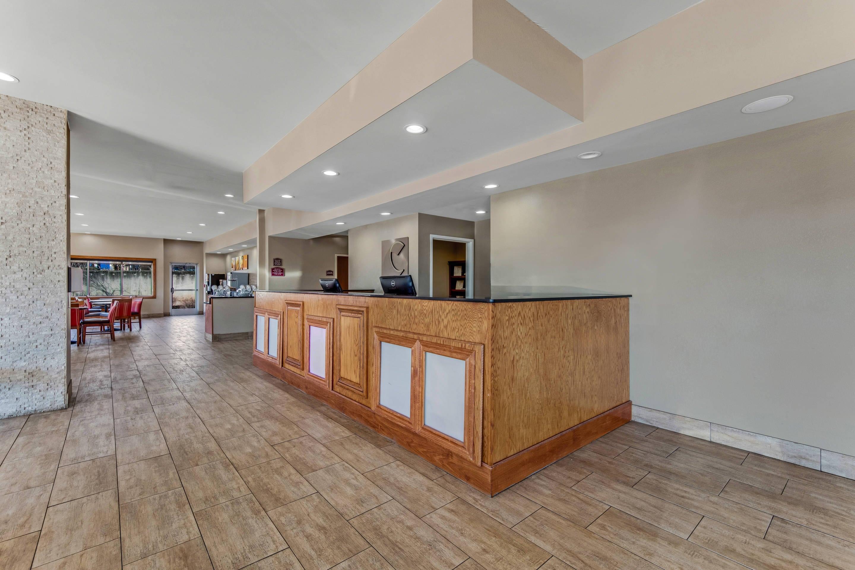 Front desk | Comfort Suites Huntsville MidCity District at Research Park