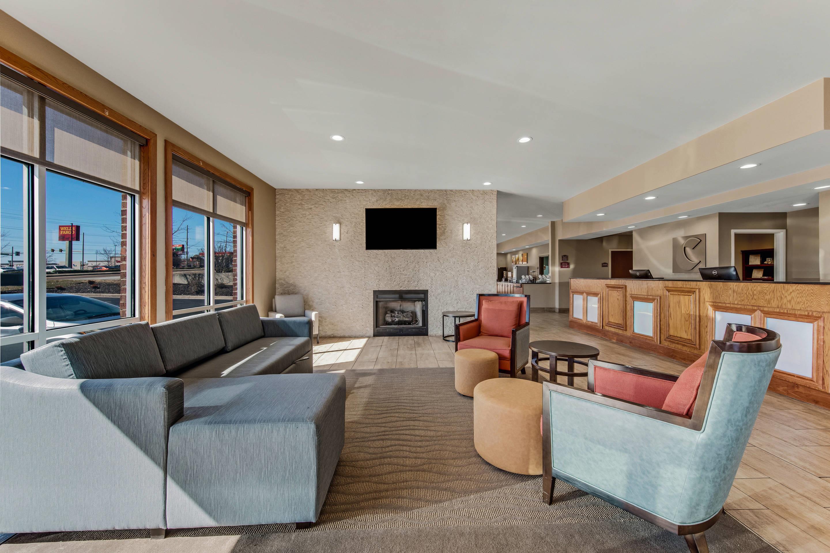 Hotel lobby | Comfort Suites Huntsville MidCity District at Research Park