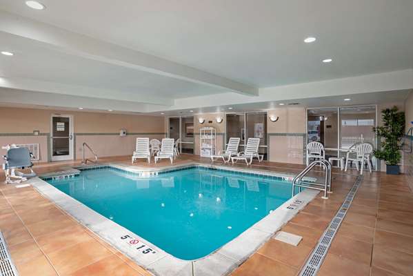 Pool - Comfort Suites Foley