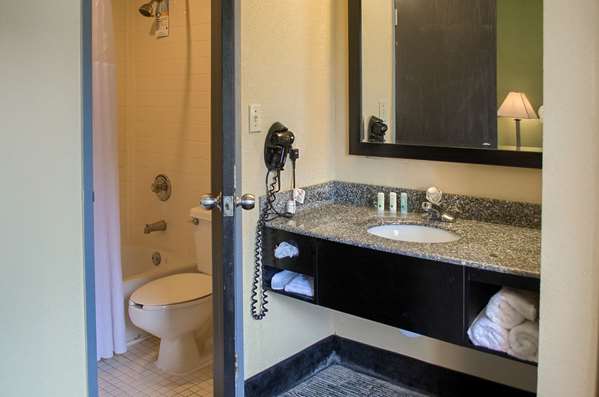  - Quality Inn & Suites West Mobile - I-65, Exit 3