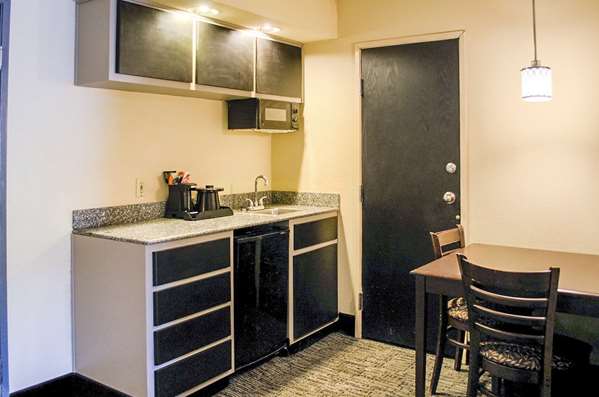  - Quality Inn & Suites West Mobile - I-65, Exit 3