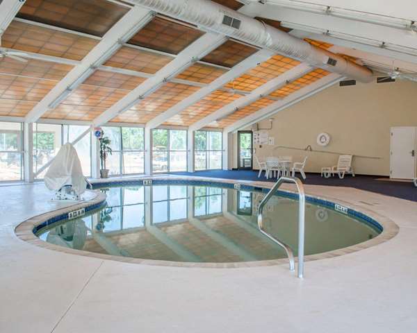 Pool - Quality Inn & Suites West Mobile - I-65, Exit 3