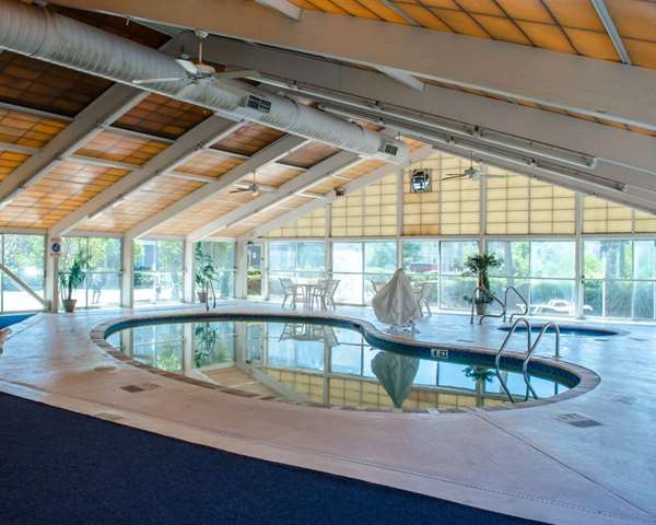 Pool - Quality Inn & Suites West Mobile - I-65, Exit 3