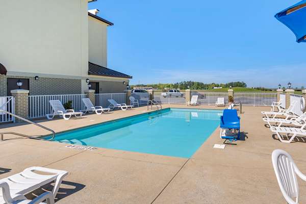 Pool - Comfort Inn & Suites Lincoln - I-20, Exit 168