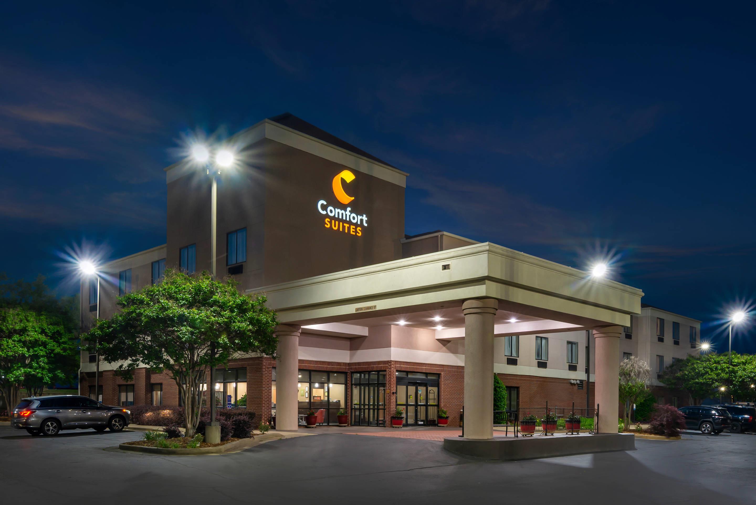 Hotel at night | Comfort Suites Oxford I-20 exit 188
