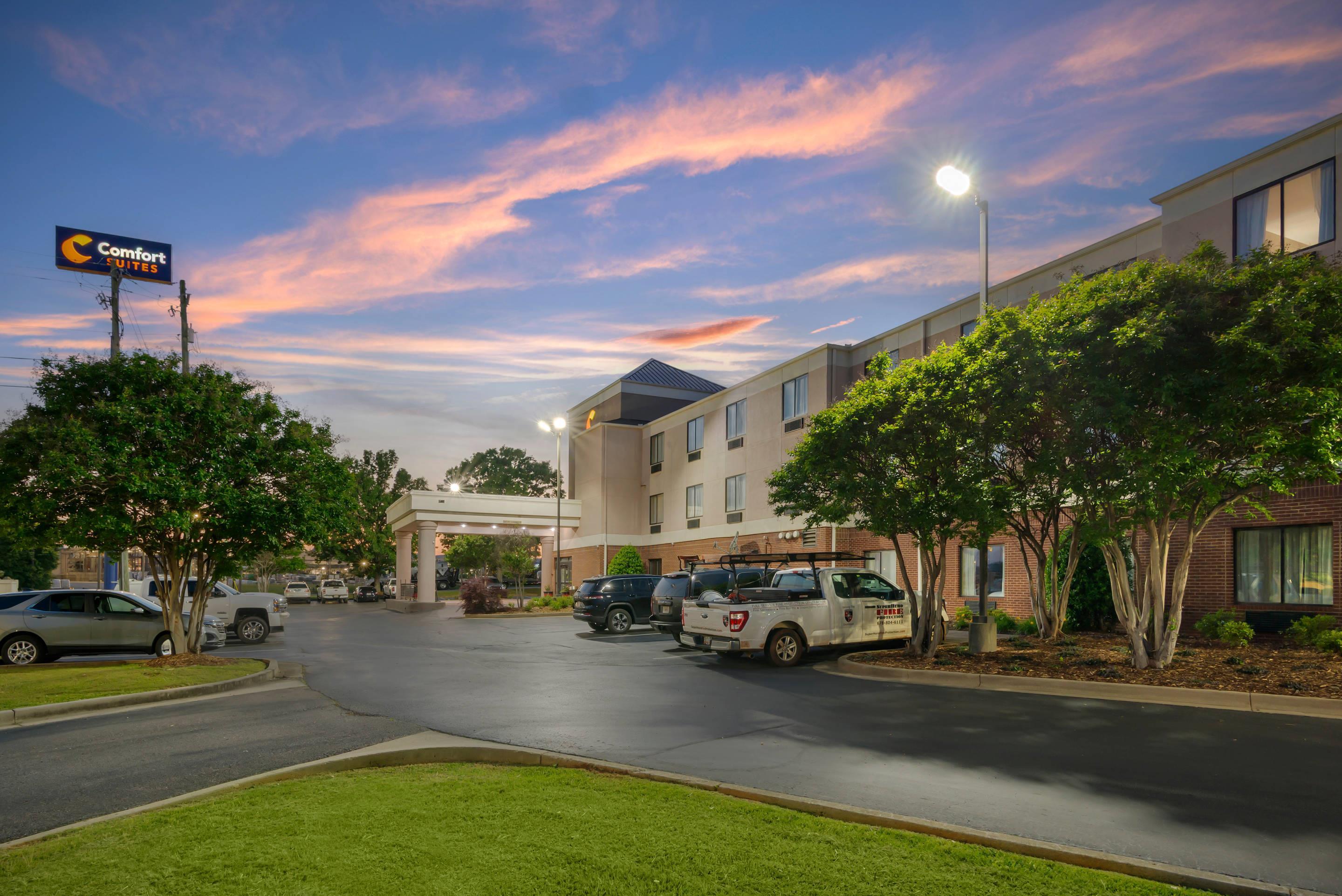 Hotel at night | Comfort Suites Oxford I-20 exit 188