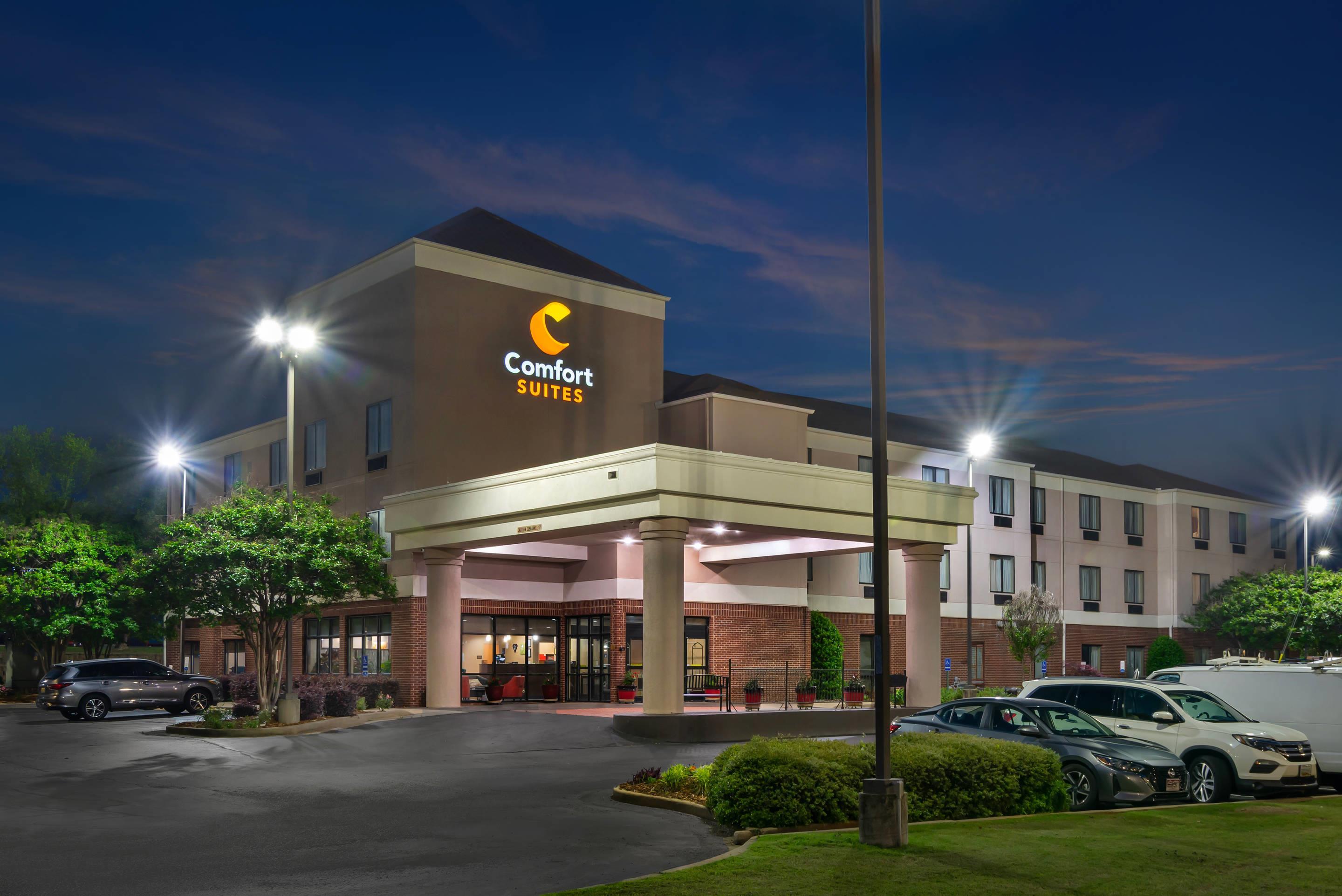 Hotel at night | Comfort Suites Oxford I-20 exit 188