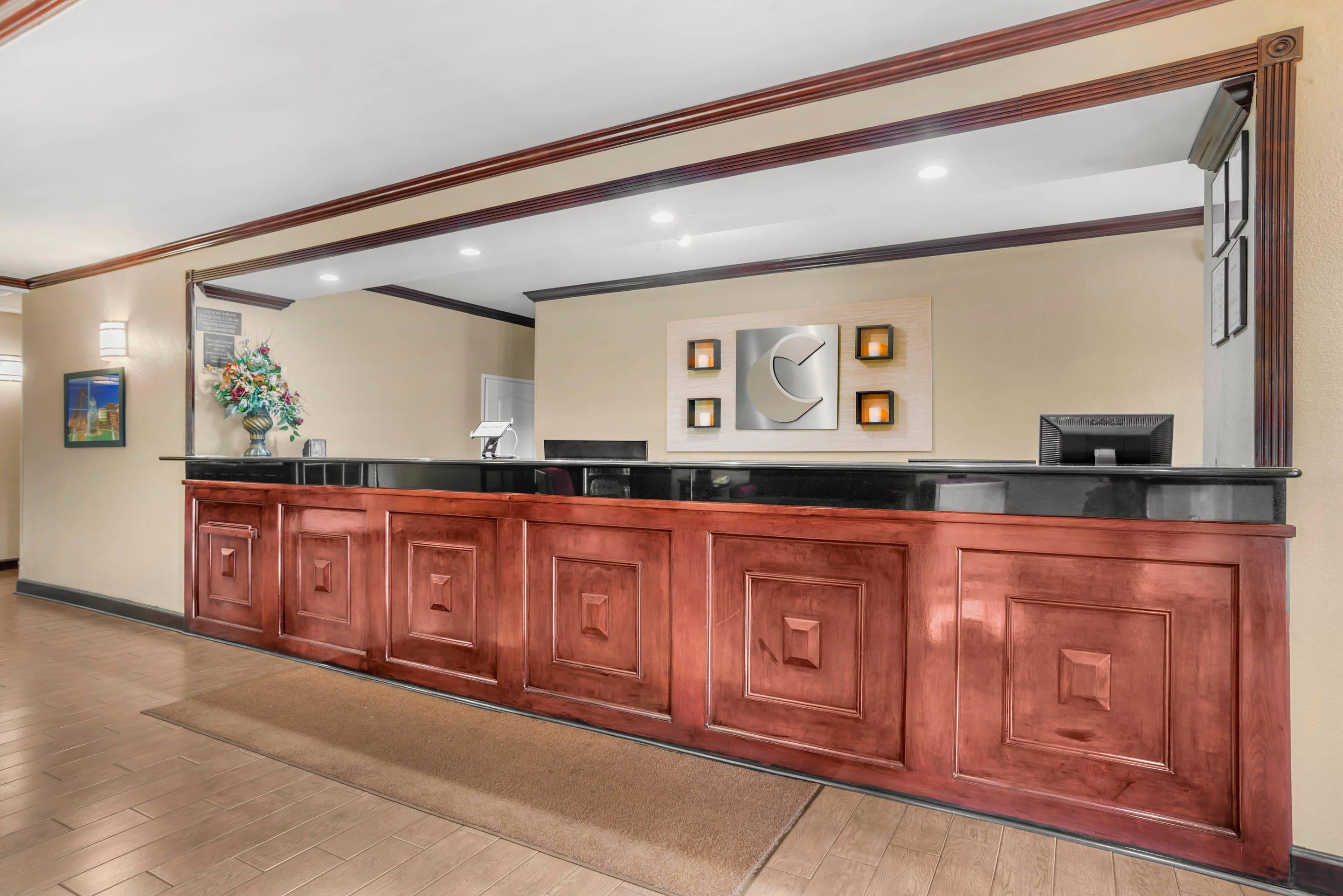 Front desk | Comfort Suites Montgomery East Monticello Dr.