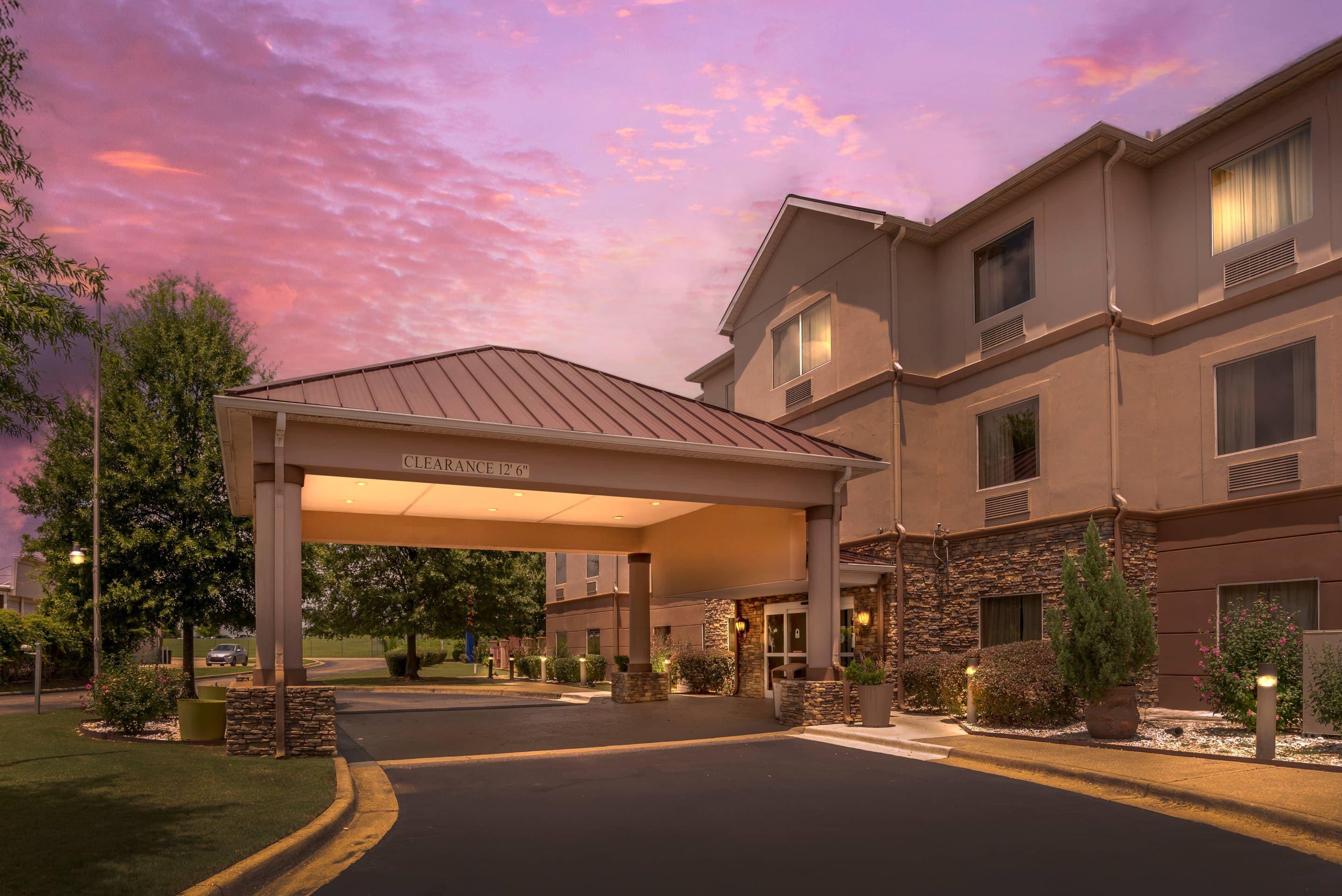 Hotel At Night | Comfort Suites Montgomery East Monticello Dr.