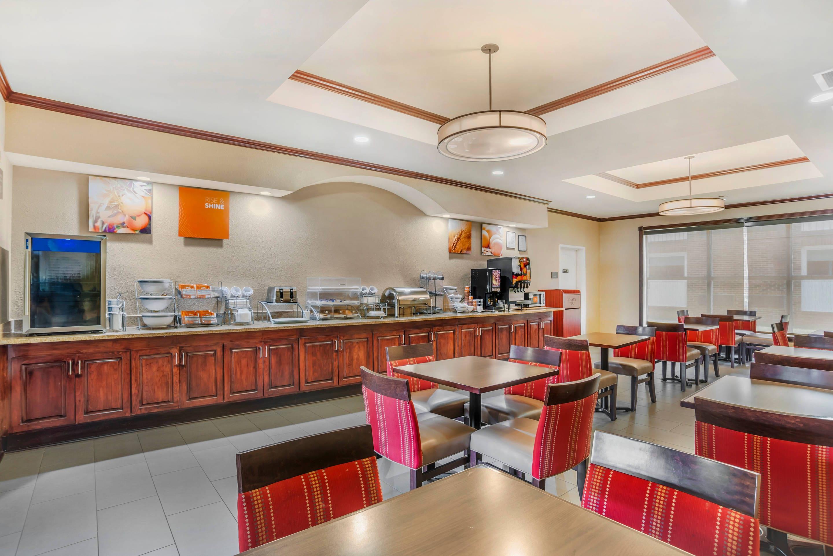 Breakfast area | Comfort Suites Montgomery East Monticello Dr.