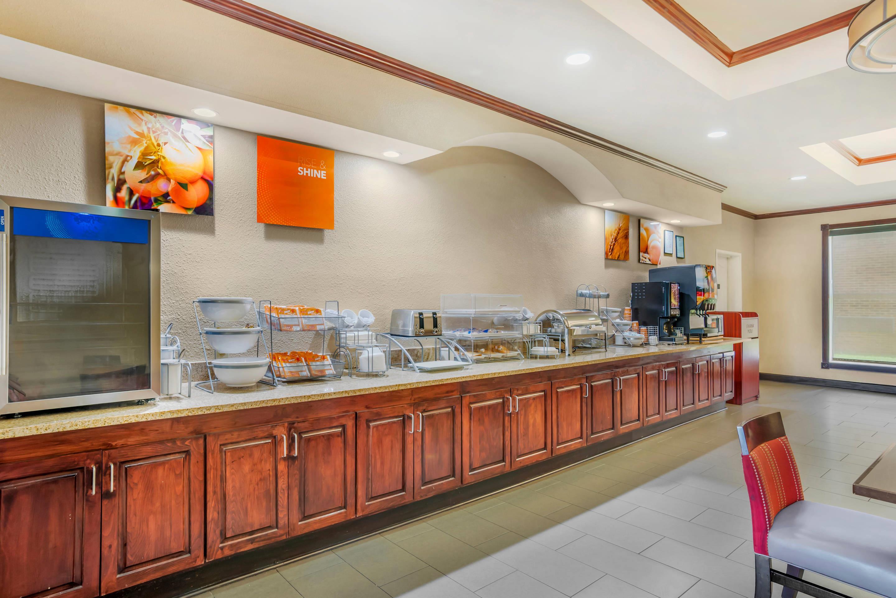Breakfast area | Comfort Suites Montgomery East Monticello Dr.