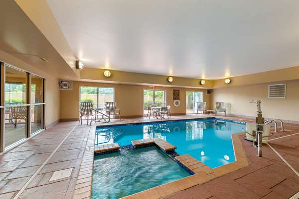 Pool - Comfort Inn Huntsville