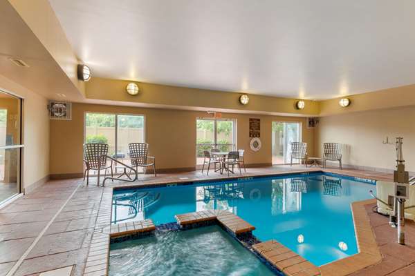 Pool - Comfort Inn Huntsville